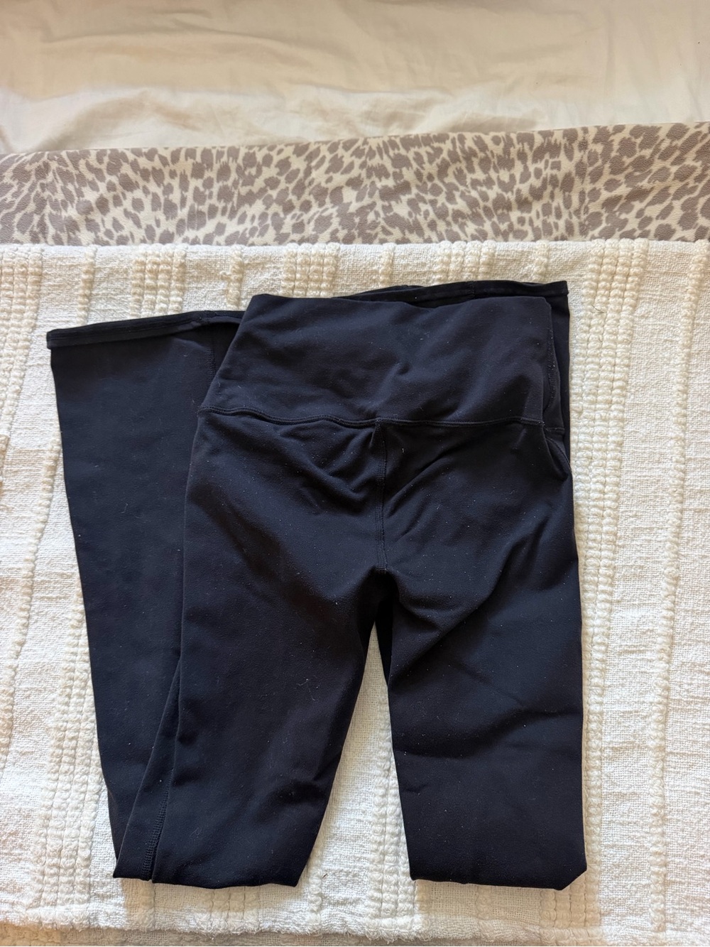 ALO Yoga High-Waist Black Leggings - Picture 2 of 3